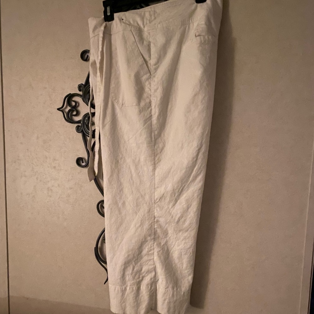 NEl YORK&COMPANY Linen Capri Pants